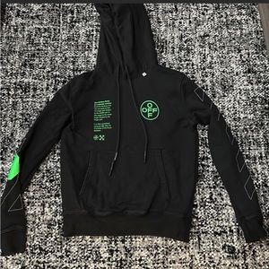 Awesome,excellent condition Off White sweatshirt.Comes with bag & original tags